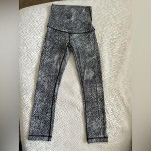 Lululemon high waisted yoga leggings 25” inseam